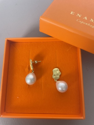 Enamel str. Onesize <br/> guld øreringe med perler