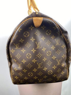 Louis Vuitton <br/> rejsetaske med guld hardware, bemærk afbræk ved lædersnip