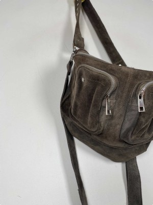 NÚNOO <br/> brun skulder/crossbody taske i ruskind