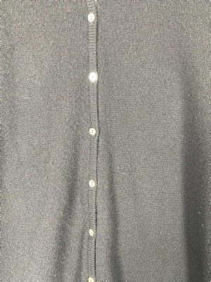 Hallum str. M <br/> sort cashmere cardigan med mønster på ryg