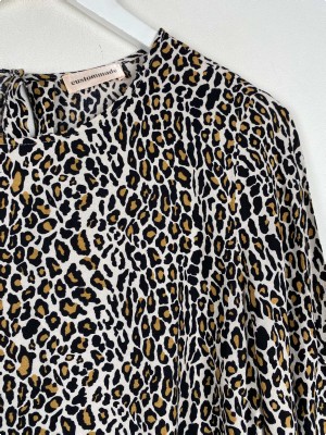 Custommade str. 36 <br/> bluse med leoprint