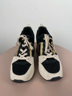 Michael Kors str. 38,5 <br/> sorte sneakers med guld detaljer