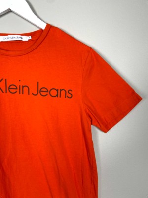 Calvin Klein str. S <br/> orange t-shirt med tryk