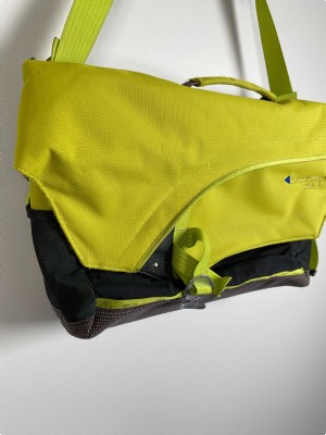 Klättermusen <br/> Crossbody taske, lime/sort/rød.