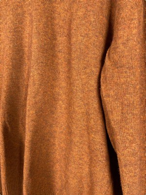 Sand Str. M <br/> Pullover, mørk rust.