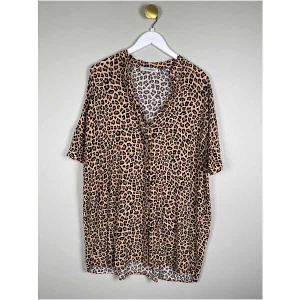 Cocouture str. L <br/> leopardmønstret tunikaskjorte