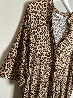 Cocouture str. L <br/> leopardmønstret tunikaskjorte