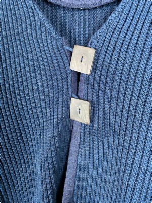 Haugland Str. S/M <br/> Cardigan, navy.