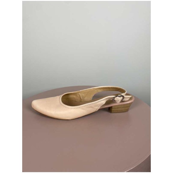 Tamaris Str. 40 <br/> Slingbacks, nude.