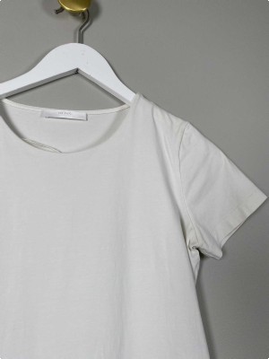 Hugo Boss str. 36 <br/> hvid t-shirt m. detalje