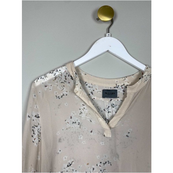 Sand str. 38 <br/> beige bluse med små blomster - Image 2