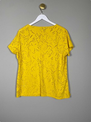 Betty Barclay str. 44 <br/> gul t-shirt med huller