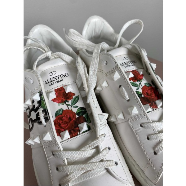 Valentino str. 38,5 <br/> hvide sneakers med hvide nitter - Image 3