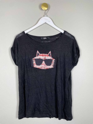 Karl Lagerfeld Str. M <br/> T-shirt med motiv, sort.