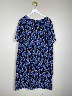 Gerry Weber str. 48 <br/> sort kjole med blå blomster