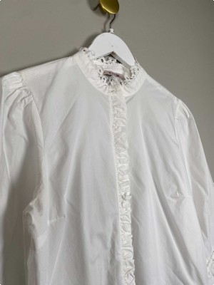 A-view str. 40 <br/> hvid skjorte med blonde-detaljer