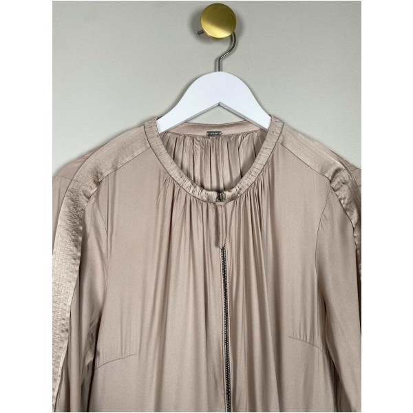 Gustav str. 40 <br/> beige kjole med smock i ærmer - Image 2