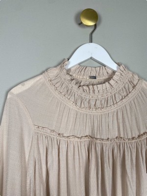 Gustav str. 40 <br/> beige bluse med flæser i ærmer