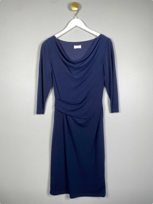 Lilly str. 34 <br/> blå kjole med drapering i højre side