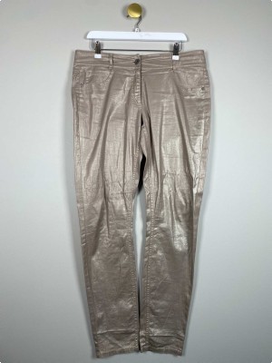 Claire str. 42 <br/> lysbrun buks med shiny effekt