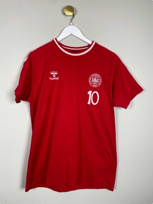 Hummel Str. XL <br/> T-shirt med nr. 10, rød.