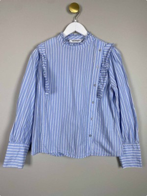 Co'Couture Str. M <br/> Stribet skjorte med skæv lukning.