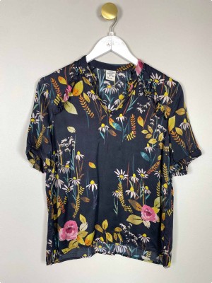 Baum und pferdgarten str. S <br/> blomstret bluse