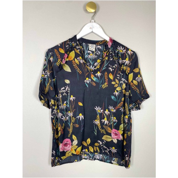 Baum und pferdgarten str. S <br/> blomstret bluse