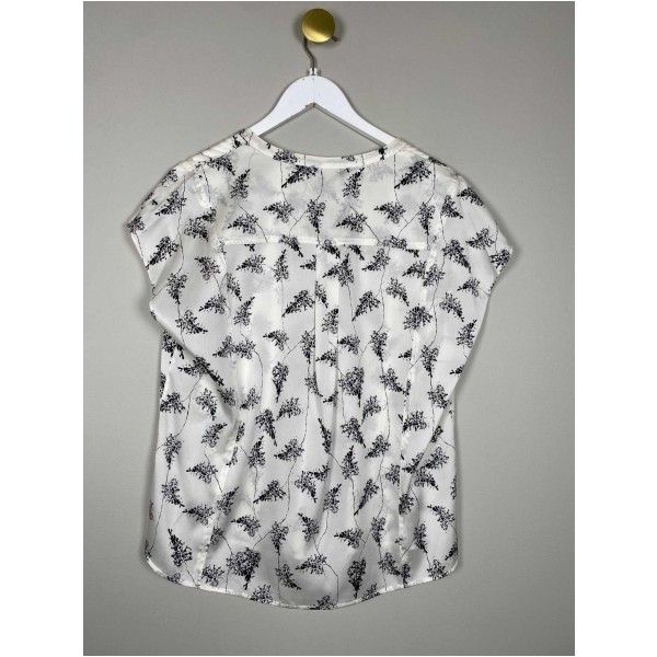 PBO Str. M <br/> Ærmeløs bluse med blad motiver. - Image 3