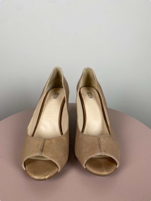 Noos str. 39 <br/> beige stilet