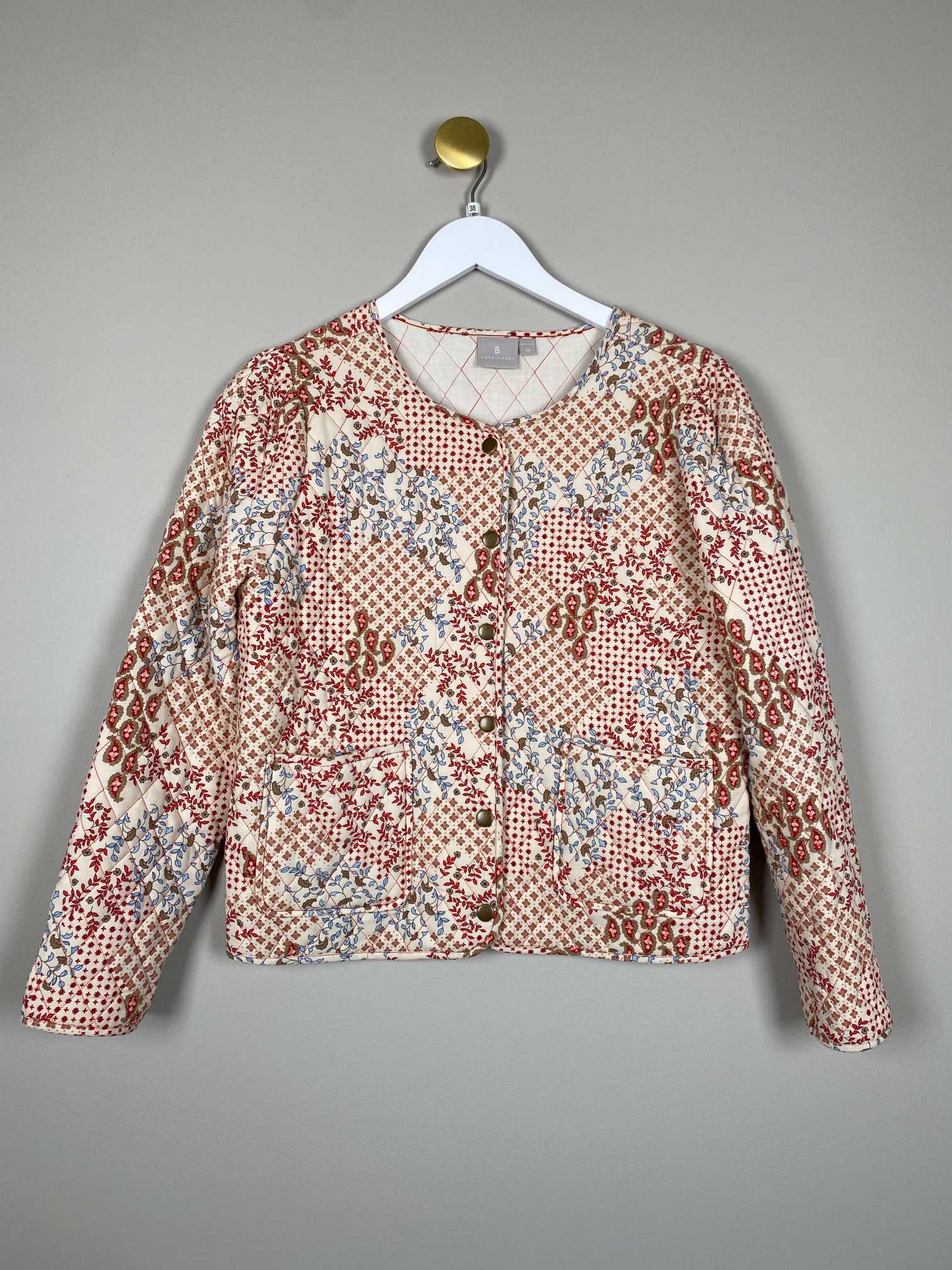 B. Copenhagen str. 38 <br/> jakke med blomsterprint