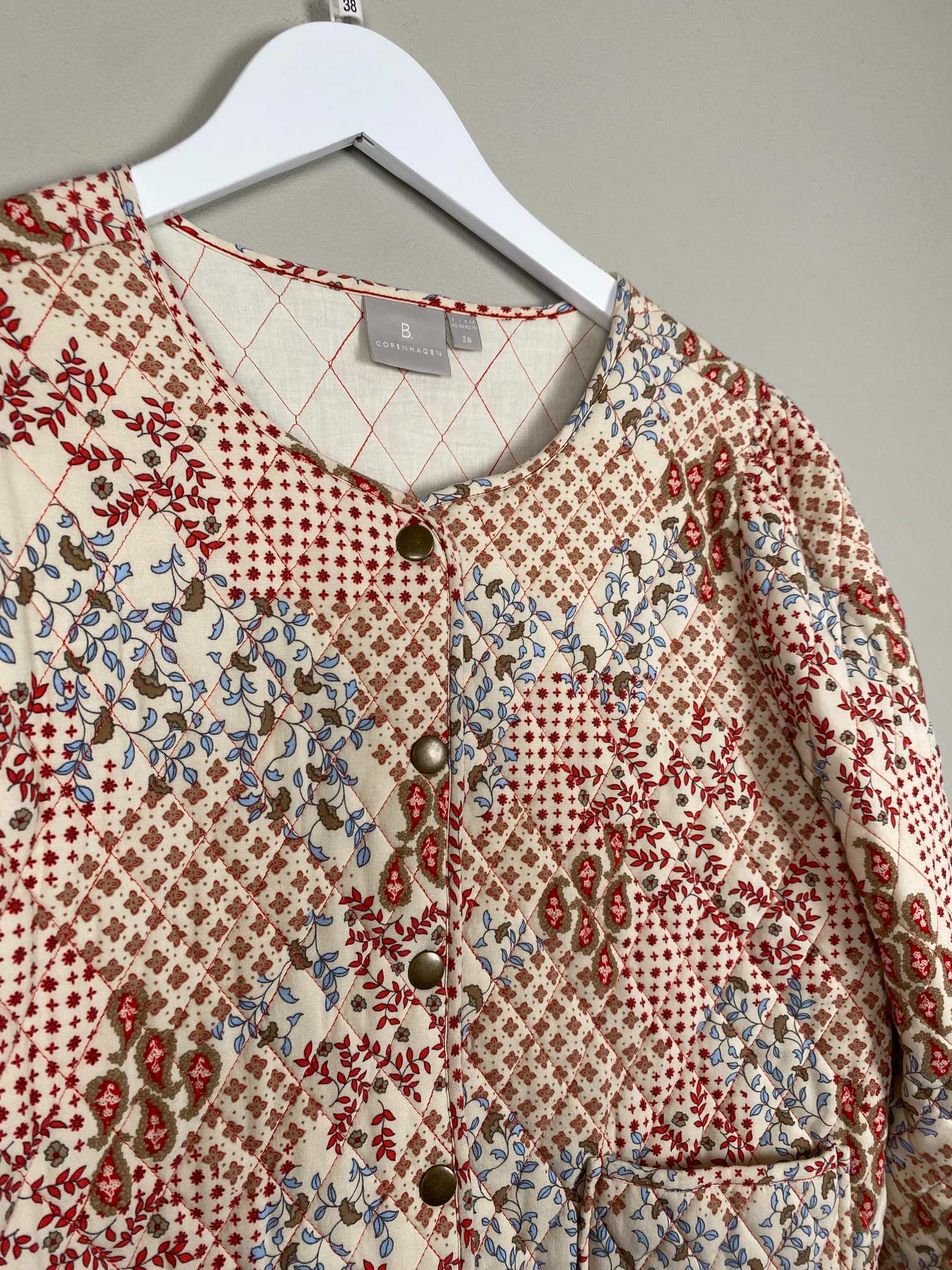 B. Copenhagen str. 38 <br/> jakke med blomsterprint - Billede 2