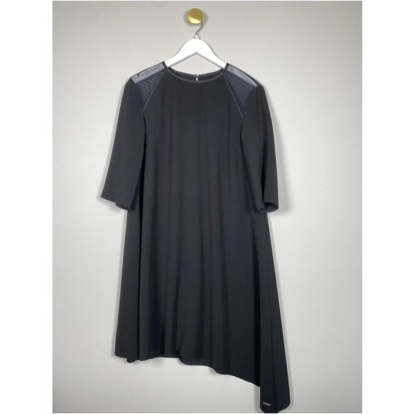 Calvin Klein str. M <br/> asymmetrisk sort kjole