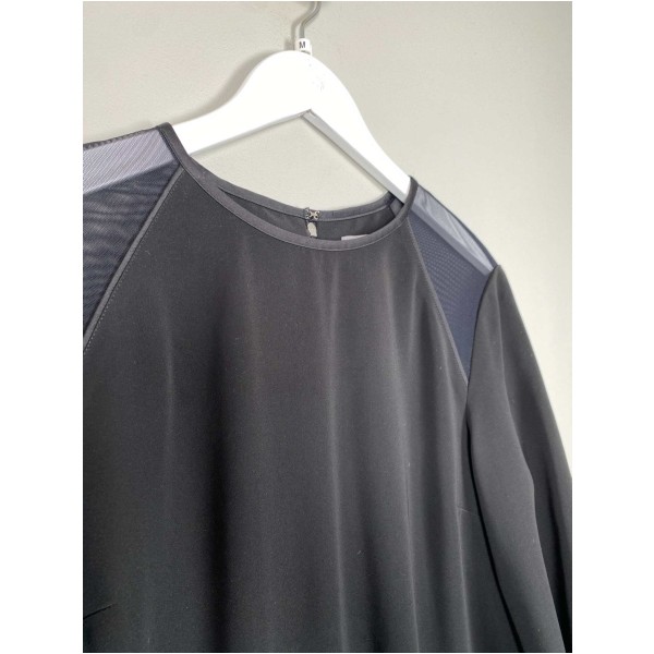Calvin Klein str. M <br/> asymmetrisk sort kjole - Image 2