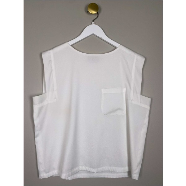 The Wardrobe str. L <br/> hvid top med brystlomme