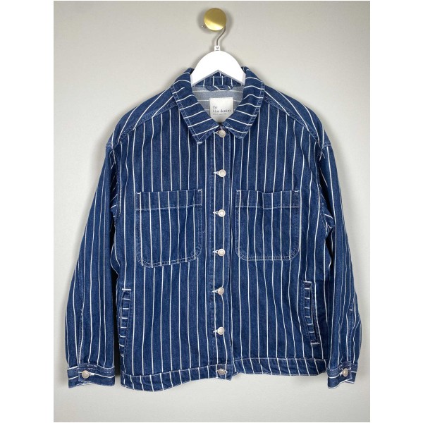 Only Str. M <br/> Stribet denim jakke.