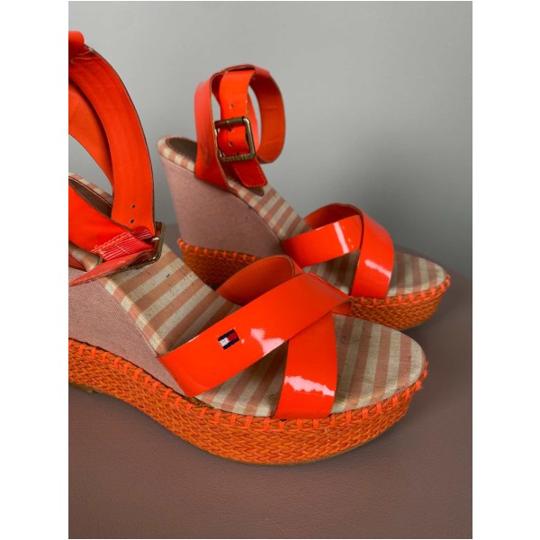 Tommy Hilfiger str. 36 <br/> orange plateausandal med spænde - Image 4