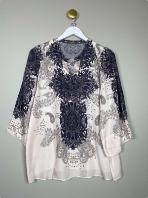 Gustav str. 40 <br/> sort/hvid mønstret bluse
