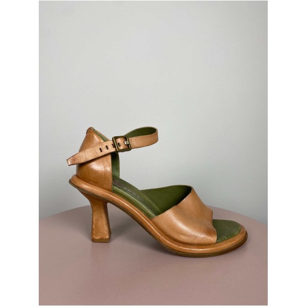 A.S. 98 str. 39 <br/> brun sandal