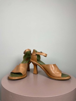 A.S. 98 str. 39 <br/> brun sandal