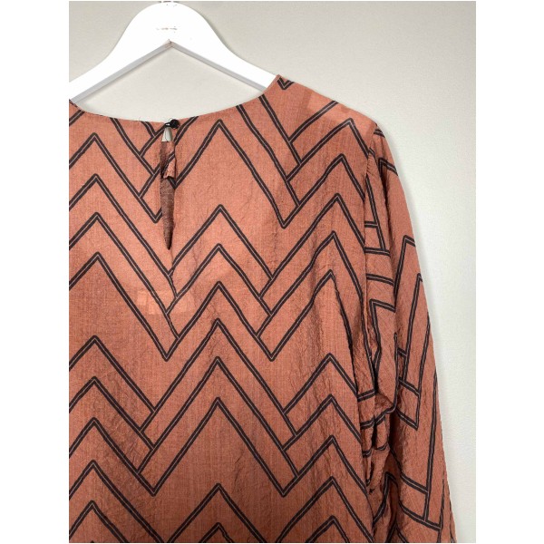 Only Str. M <br/> Mønstret bluse. - Image 2