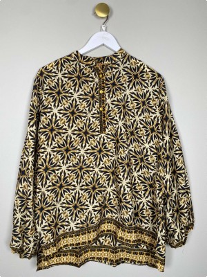 Wilto str. S/M <br/> mønstret bluse