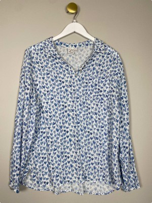 2-Biz str. M <br/> bluse med blå hjerter