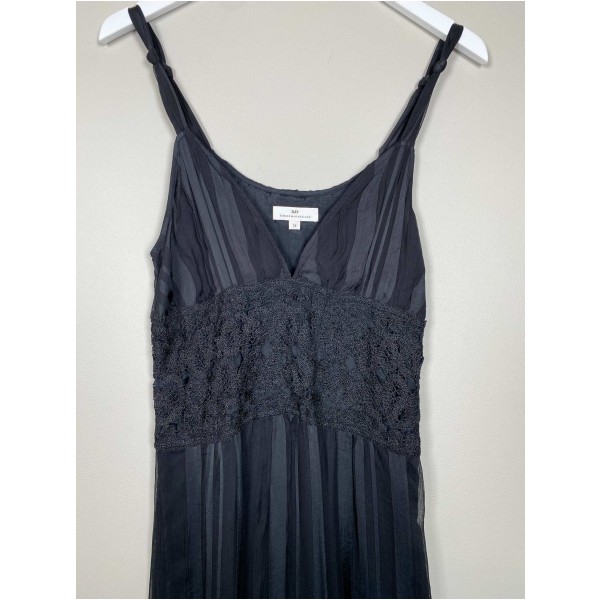 Day Birger et Mikkelsen str. 36 <br/>lang sort kjole med broderi i taljen - Image 2