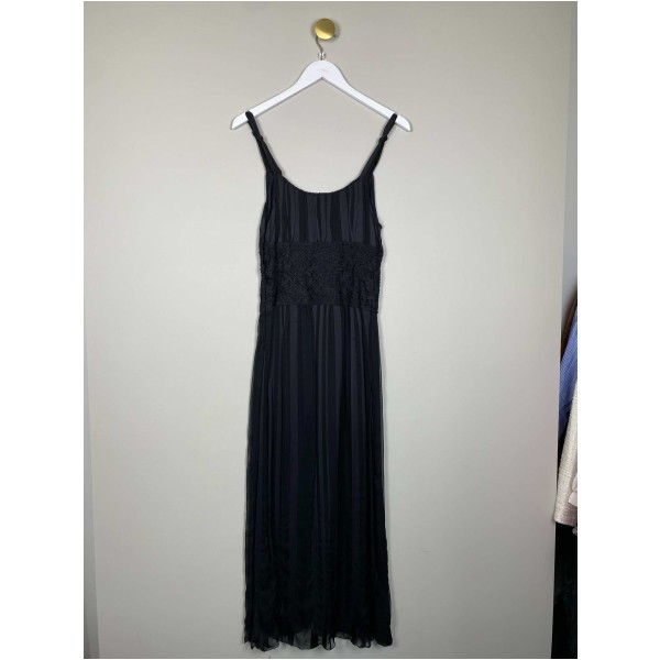 Day Birger et Mikkelsen str. 36 <br/>lang sort kjole med broderi i taljen - Image 3