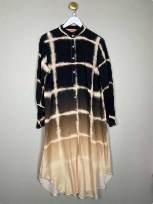 Marta str. S/M <br/> sort og beige kjole med smock på ærmerne