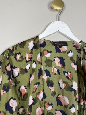 Humlebird str. XL <br/> grøn kimono med mønster