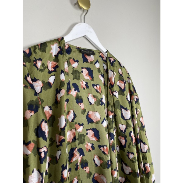 Humlebird str. XL <br/> grøn kimono med mønster - Image 4