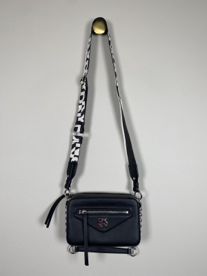 DKNY <br/> Skuldertaske, sort skin.