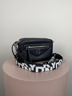 DKNY <br/> Skuldertaske, sort skin.